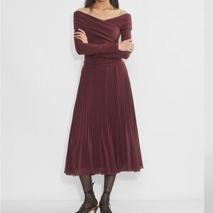 Aritzia Wilfred Twirl Pleated Burgundy Skirt
